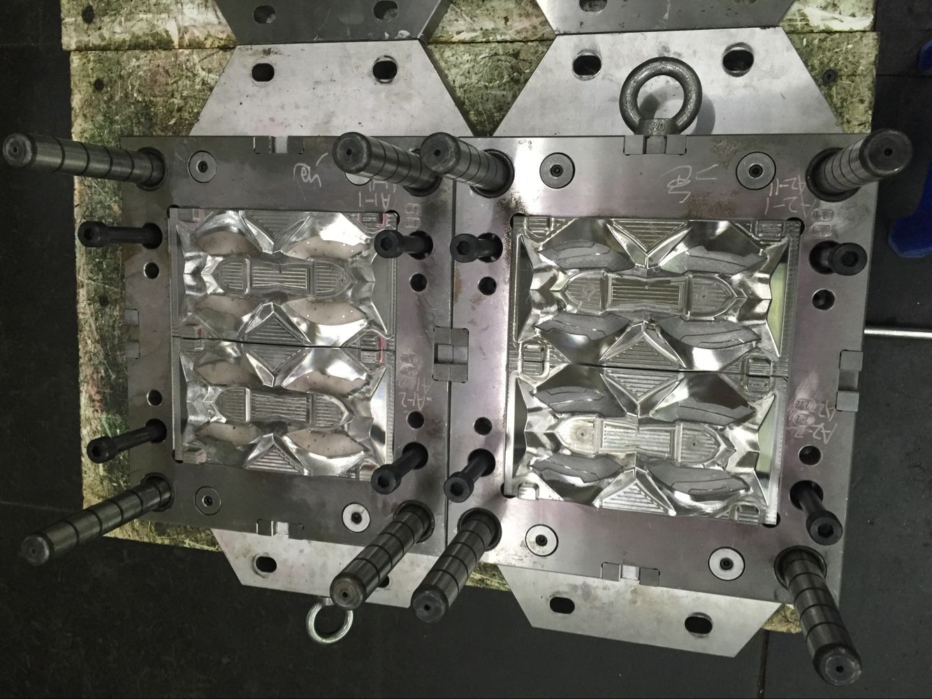 双色模具注塑 双色模具注塑